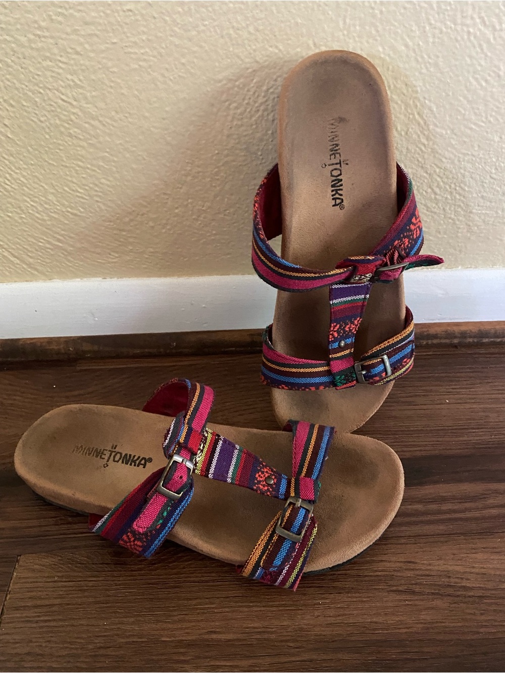 MINNETONKA RAZ Women’s 7 1/2 Boho Festival Rainbow Leather Woven Sandals Slides